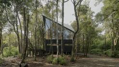 Refugio Calfuco / Tomás de Iruarrizaga