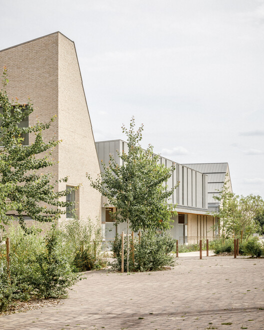 Simone Veil School Complex and Dojo / Badia Berger Architectes