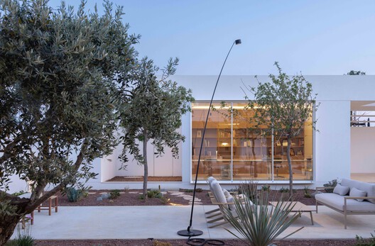 Casa Oblivio / M.O.B design studio - Exterior Photography, Courtyard