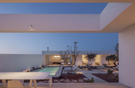 Casa Oblivio / M.O.B design studio - Interior Photography, Concrete, Courtyard