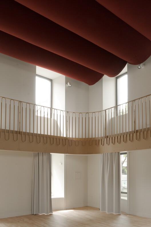 Cultural Center Simone Veil / Doucerain Lièvre Delziani Architectes Cultural Center Simone Veil / Doucerain Lièvre Delziani Architectes - Interior Photography, Wood, Handrail
