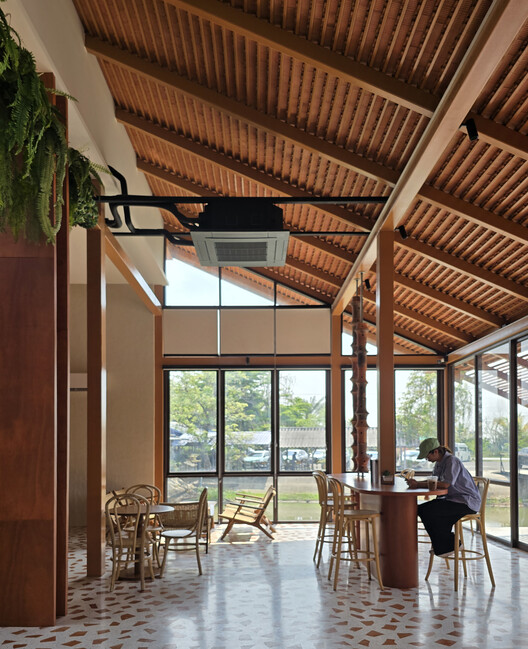 Terracotta Café / Studio Bewell - Fotografía interior, Madera, Fijación Vigas, Vidrio