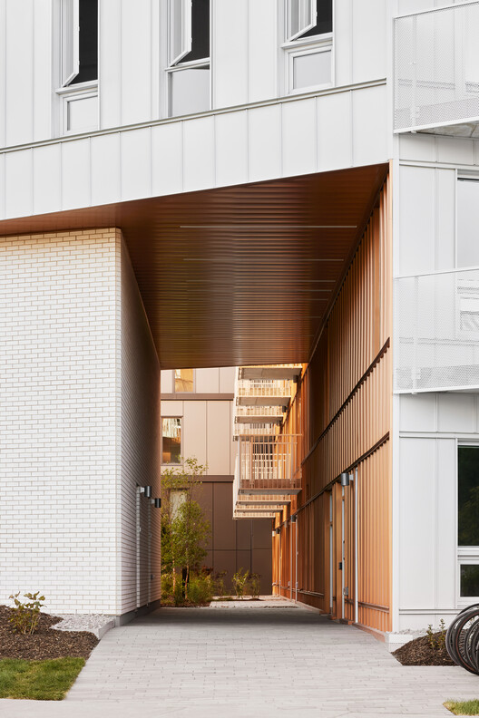 Intergenerational Housing Coop Milieu de l’Île / Pivot coopérative d'architecture - Interior Photography, Balcony