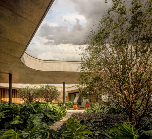 Casa GAK / Bernardes Arquitetura - Imagen 2 de 17