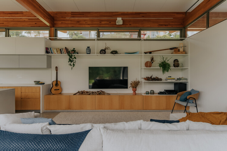 Casa TM / Horizontal Arquitetura e Design - Fotografía interior, Madera, Iluminación, Estanterías, Sillas