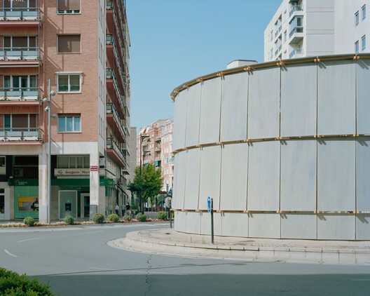 环城浴场 / Leopold Banchini Architects - 建筑图, 具体的