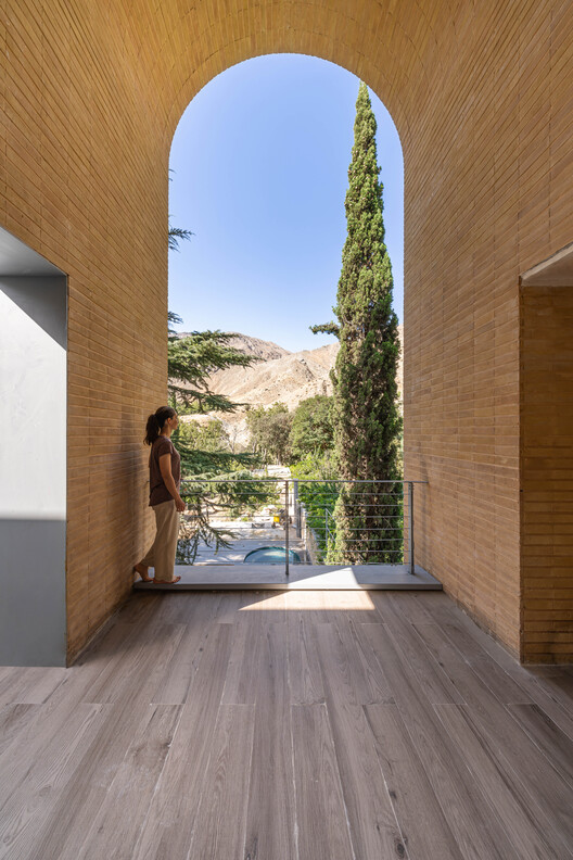 A House Looking to A Cedrus Tree / Cedrus Studio - Exterior Photography, Wood, Column