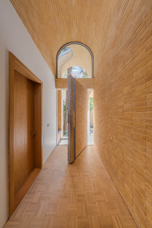 A House Looking to A Cedrus Tree / Cedrus Studio - Interior Photography, Wood, Arch
