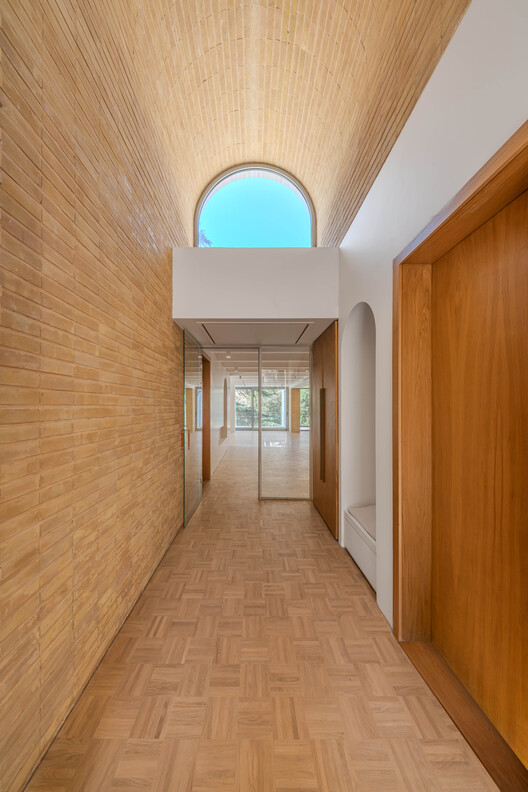 A House Looking to A Cedrus Tree / Cedrus Studio - Interior Photography, Wood