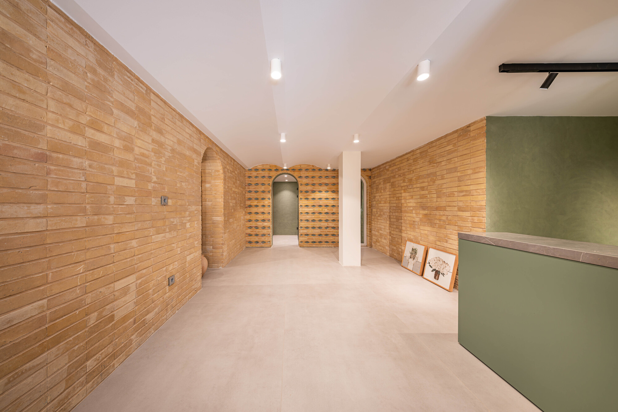 Gallery of A House Looking to A Cedrus Tree / Cedrus Studio - 11