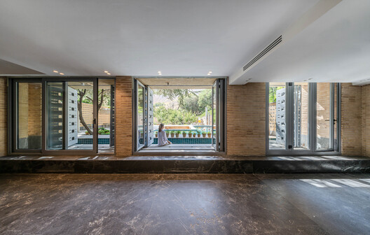 A House Looking to A Cedrus Tree / Cedrus Studio - Interior Photography, Wood, Concrete