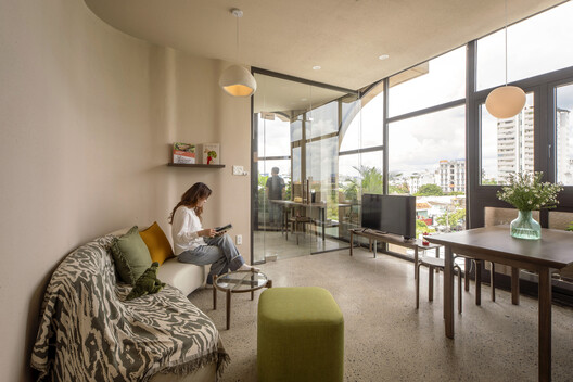 La Residencia en la Junglae / ROOM+ Design & Build - Fotografía interior, Sillas