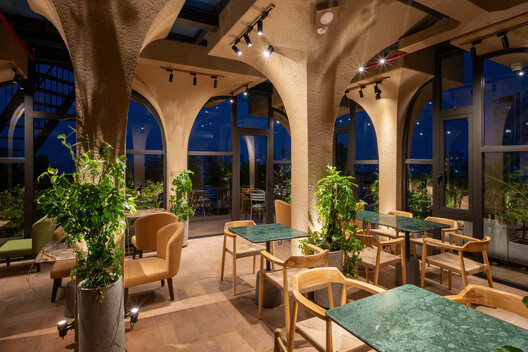 La Residencia en la Junglae / ROOM+ Design & Build - Fotografía interior, Comedor, Sillas, Arco, Arcada