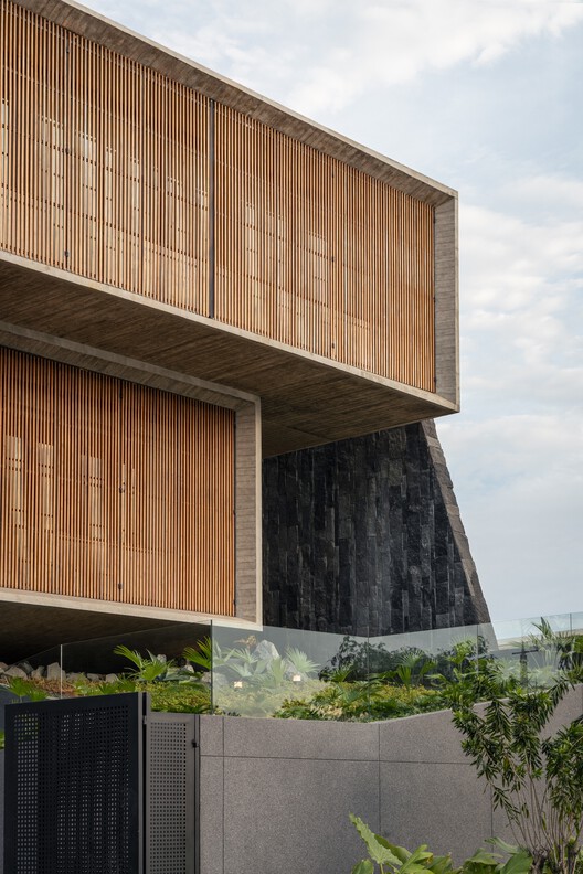 From Inside Looking Out House / K-Thengono Design Studio - Image 6 of 31
