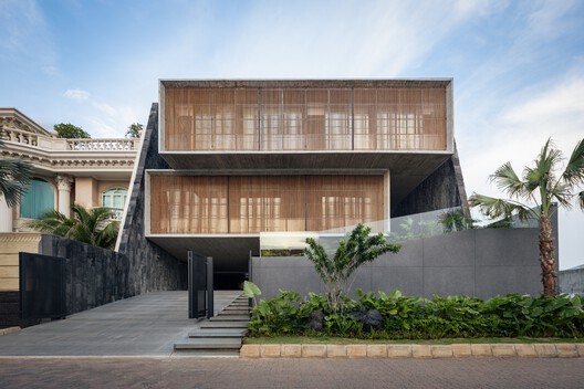 From Inside Looking Out House / K-Thengono Design Studio