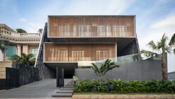 From Inside Looking Out House / K-Thengono Design Studio