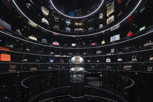 OMA/Shohei Shigematsu Designs Louis Vuitton’s “Visionary Journeys” First Museum Presentation in Osaka - Image 28 of 36