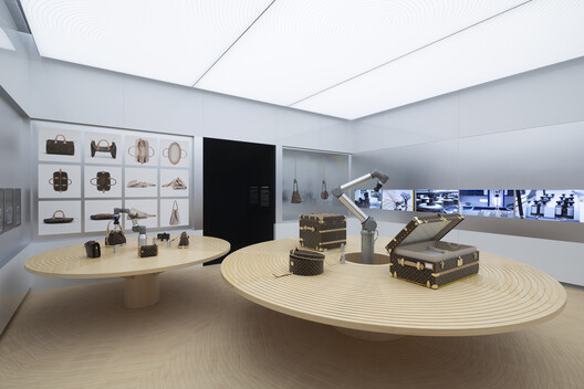 OMA/Shohei Shigematsu Designs Louis Vuitton’s “Visionary Journeys” First Museum Presentation in Osaka - Image 23 of 36