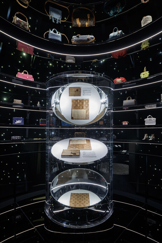 OMA/Shohei Shigematsu Designs Louis Vuitton’s “Visionary Journeys” First Museum Presentation in Osaka - Image 27 of 36