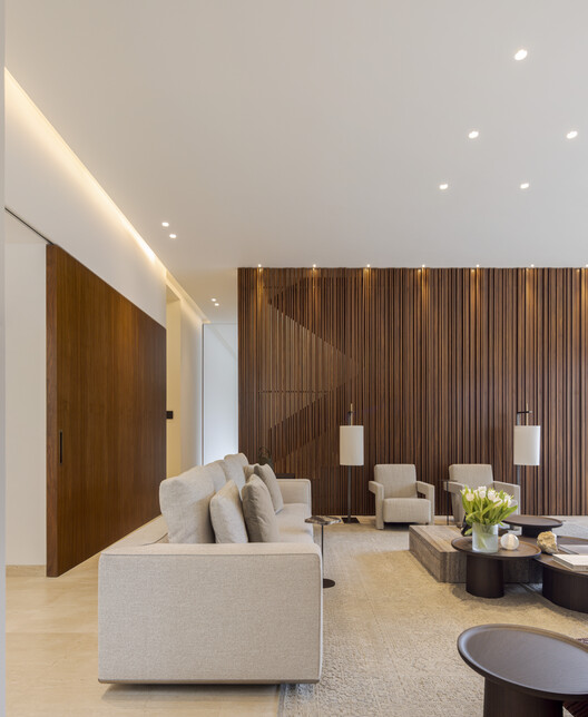 Cleft House / TAEP/AAP - Interior Photography, Living Room, Wood, Chair