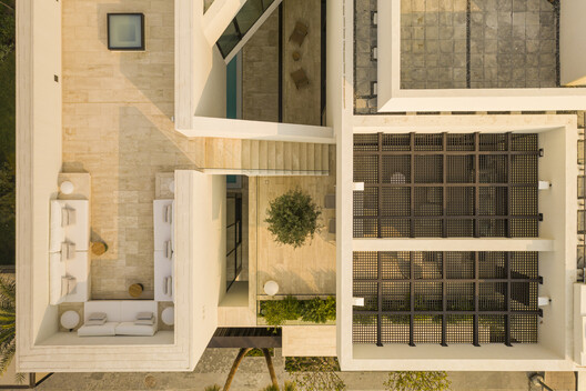 Cleft House / TAEP/AAP - Interior Photography, Courtyard