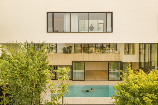 Cleft House / TAEP/AAP - Exterior Photography, Courtyard