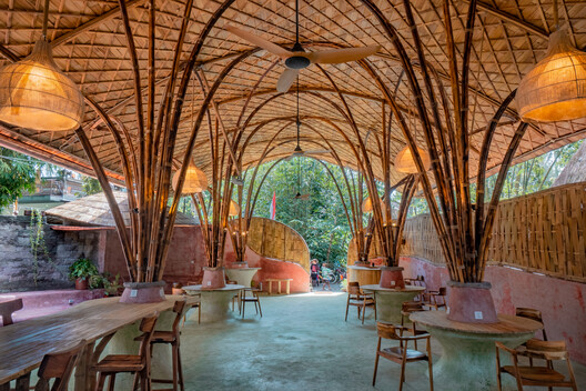 The Living Bridge / Mizzi Studio - Interior Photography, Dining room, Wood
