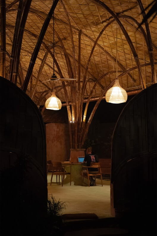 The Living Bridge / Mizzi Studio - Interior Photography