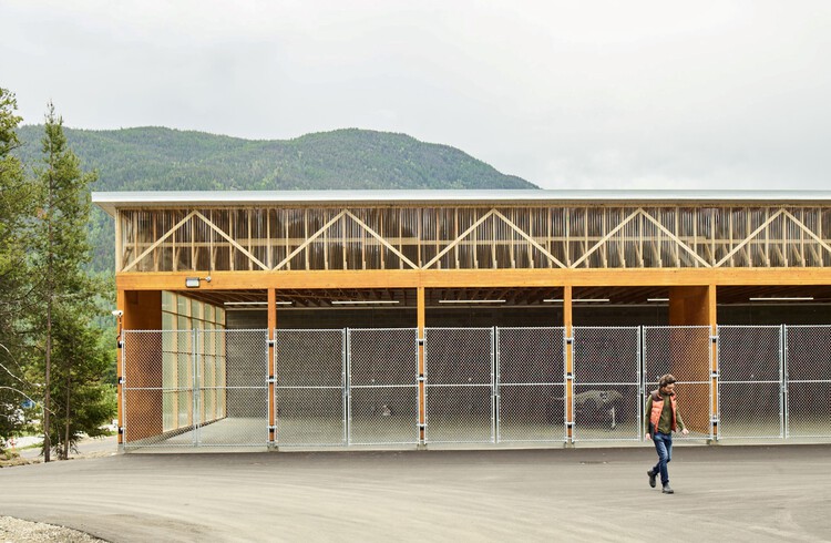 Depósito para Veículos Recreativos Reframe / Stanley Office of Architecture - Fotografia de Exterior, Concreto