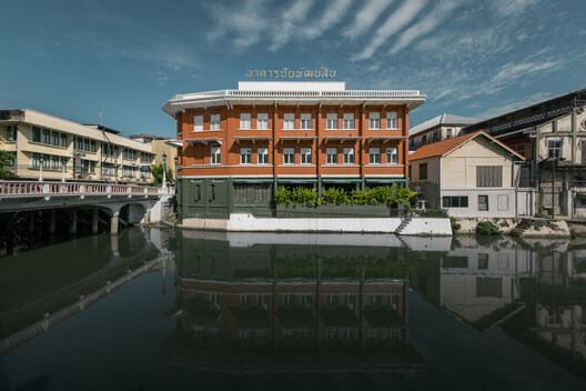 Chaipathanasilp (The Corner House) / IF (Integrated Field)