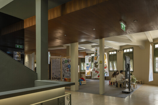 Chaipathanasilp (The Corner House) / IF (Integrated Field) - Interior Photography, Wood, Column, Glass