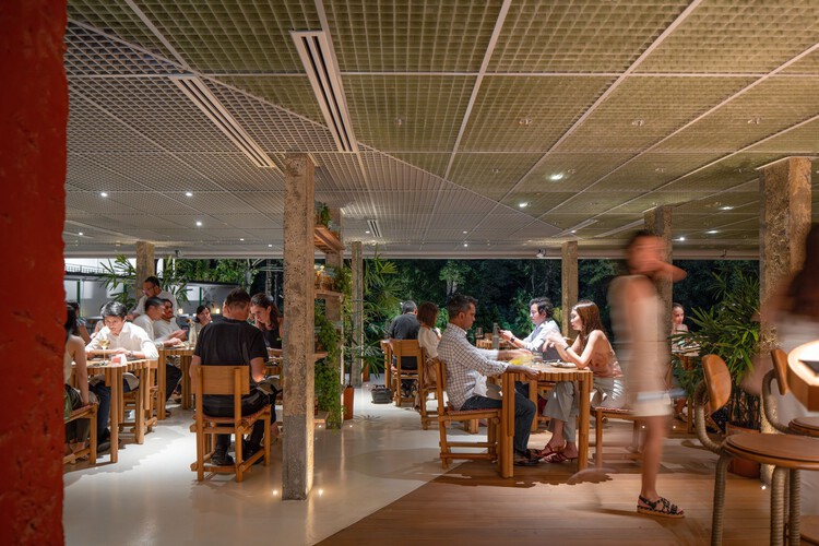 Campus Circular AIR y Club de Cocina/ OMA + Zarch Collaboratives - Fotografía interior, Comedor, Madera, Sillas