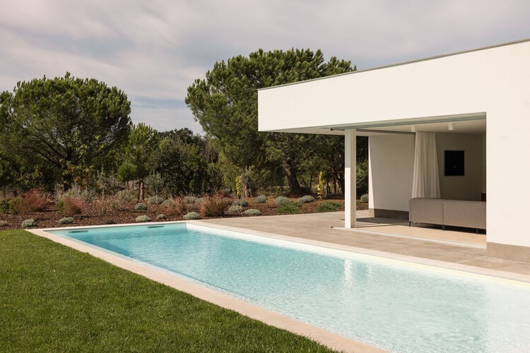 Casa HD / Desvão Atelier - Fotografía exterior, Jardín