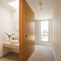 Casa HD / Desvão Atelier - Fotografía interior, Casas, Baño, Puerta