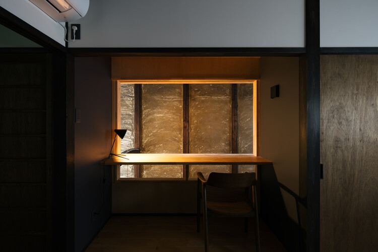 木犀旅馆 / atelier yoo - 室内图, 木头, 灯, 玻璃