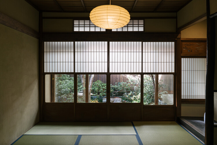 木犀旅馆 / atelier yoo - 室内图, 木头, 灯, 玻璃