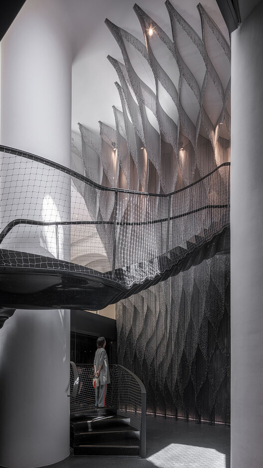 Contemporary Applications of Materials in Spanish Architecture - Image 6 of 12