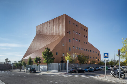 Contemporary Applications of Materials in Spanish Architecture - Image 5 of 12