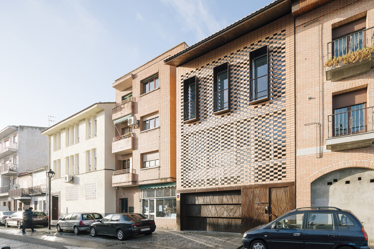 Contemporary Applications of Materials in Spanish Architecture - Featured Image