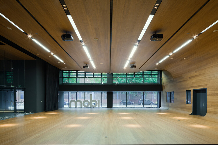 Contemporary Applications of Materials in Spanish Architecture - Image 3 of 12