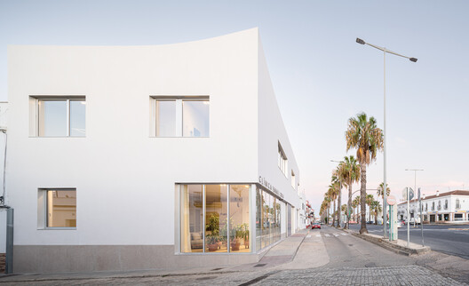 Contemporary Applications of Materials in Spanish Architecture - Image 8 of 12