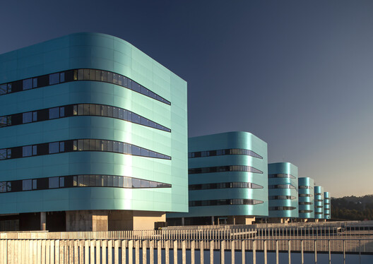 Contemporary Applications of Materials in Spanish Architecture - Image 11 of 12