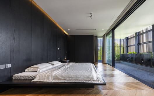 Casa Cubo Negro / MM++ architects - Fotografía interior, Dormitorio, Madera, Camas, Iluminación