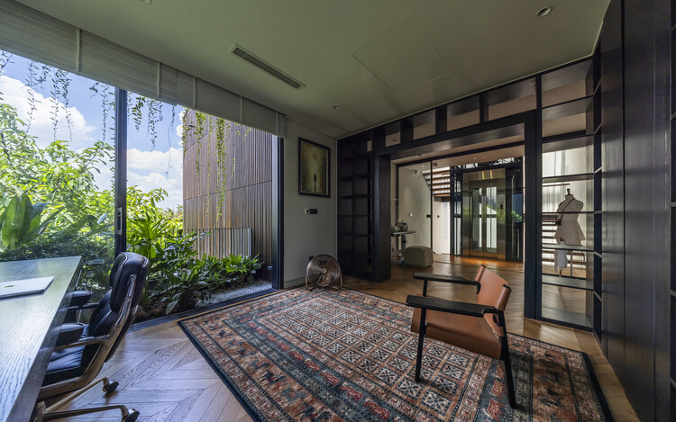 Casa Cubo Negro / MM++ architects - Fotografía interior, Madera, Iluminación, Sillas, Vidrio
