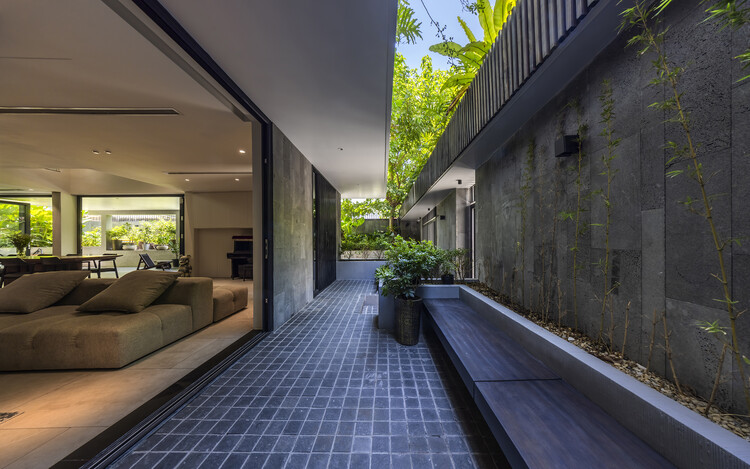 Casa Cubo Negro / MM++ architects - Fotografía interior, Sala de estar, Concreto, Patio interior