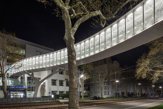 卡尔斯鲁厄市医院天桥 / caspar. 卡尔斯鲁厄市医院天桥 / caspar. - 室内图