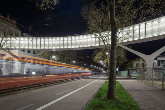 卡尔斯鲁厄市医院天桥 / caspar. 卡尔斯鲁厄市医院天桥 / caspar. - 建筑图