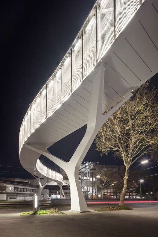 卡尔斯鲁厄市医院天桥 / caspar. - 8 的图像 13