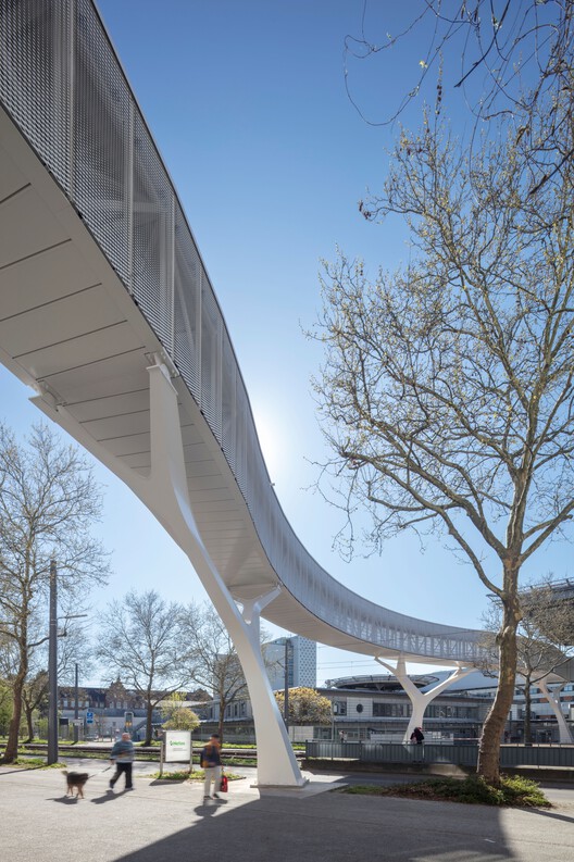 Bridge Municipal Hospital Karlsruhe / Caspar Schols - Healthcare Architecture