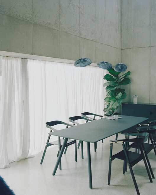Casa perto de Viena / Balissat Kaçani + Jann Erhard - Fotografia de Interiores, Sala de Jantar, Cadeira